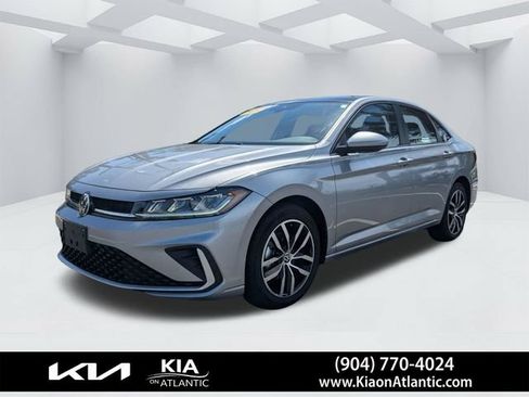 Used 2025 Volkswagen Jetta SE FWD image 7