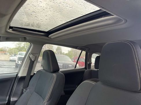 Used 2015 Toyota RAV4 XLE FWD image 19
