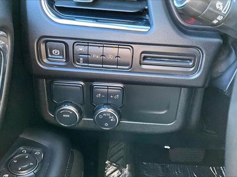 Used 2024 Chevrolet Tahoe Premier image 23