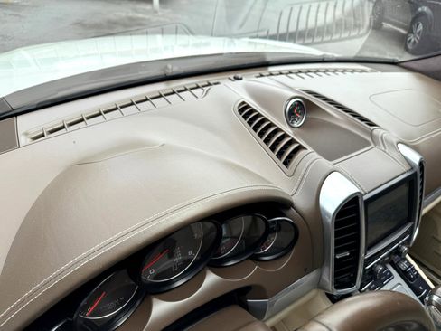 Used 2014 Porsche Cayenne GTS image 15