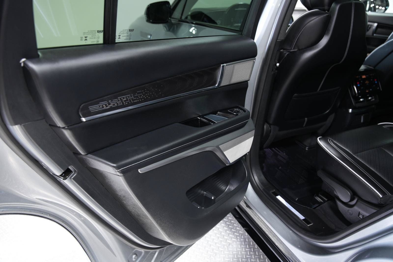 Used 2026 Cadillac Vistiq Platinum w/ LPO, Floor Liner Package AWD/4WD image 34