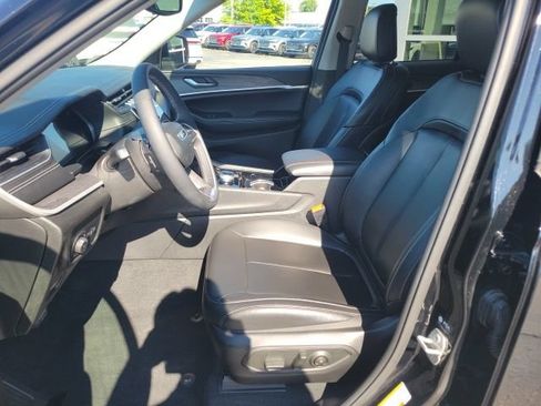 Used 2023 Jeep Grand Cherokee Limited AWD/4WD image 4
