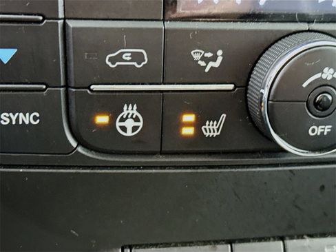 Used 2014 Chrysler Town & Country Touring-L w/ Driver Convenience Group image 10