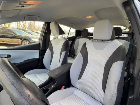 Used 2017 Toyota Prius Two image 18