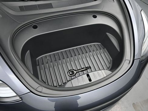 Used 2023 Tesla Model 3 Standard Range image 9