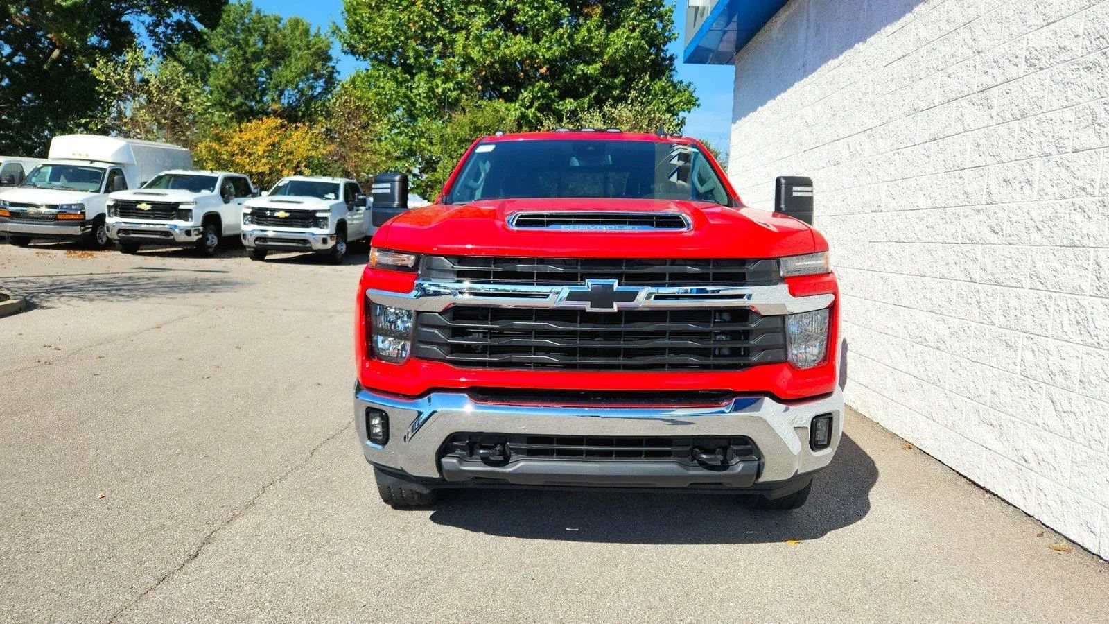 Used 2024 Chevrolet Silverado 2500 LT w/ Convenience Package AWD/4WD image 3