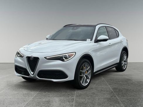 Used 2018 Alfa Romeo Stelvio Ti Sport AWD/4WD image 2