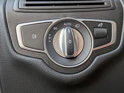 Used 2022 Mercedes-Benz GLC 300 image 11