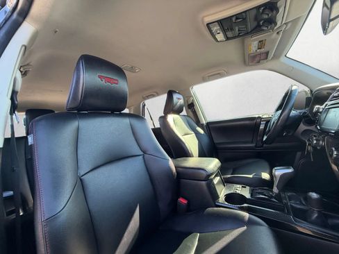 Used 2018 Toyota 4Runner TRD Off-Road Premium AWD/4WD image 21