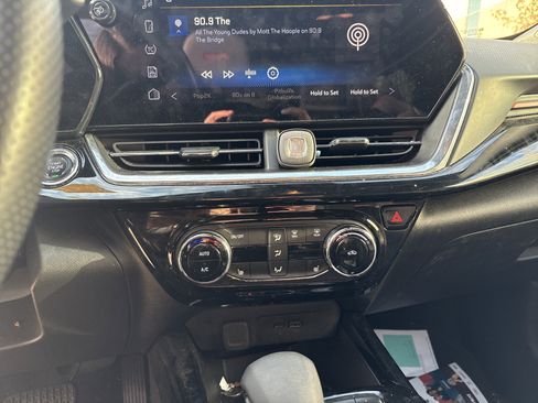 Used 2025 Chevrolet Trax RS w/ Driver Confidence Package image 20