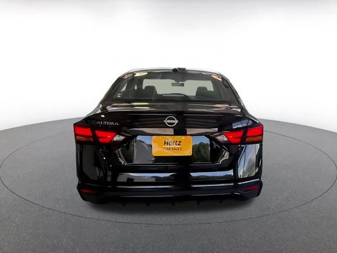 Used 2025 Nissan Altima 2.5 SV FWD image 12
