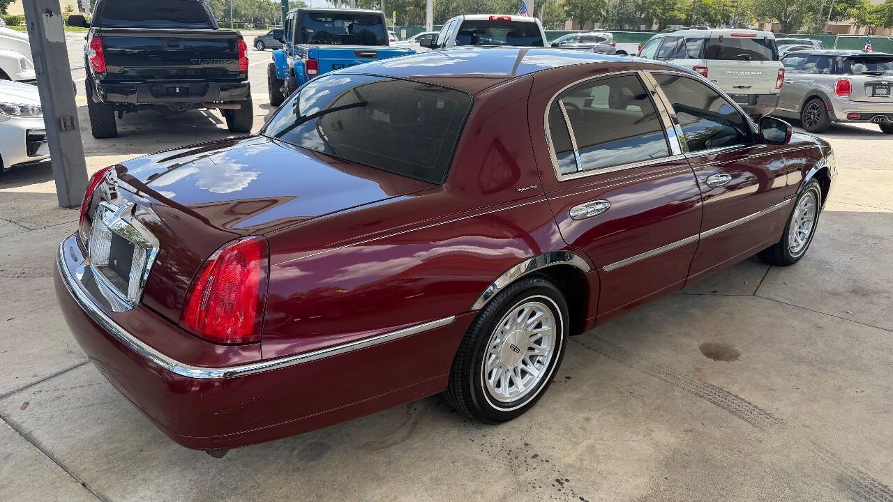 Used 1999 Lincoln Town Car Signature RWD image 5