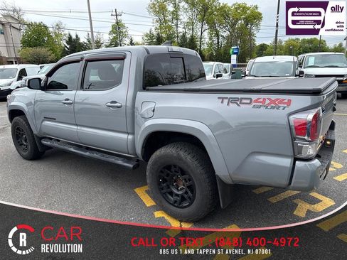 Used 2020 Toyota Tacoma TRD Sport w/ Blackout Package AWD/4WD image 4