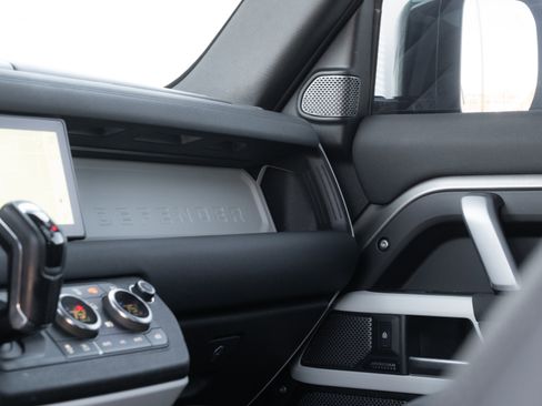 Used 2023 Land Rover Defender 90 X-Dynamic SE image 15