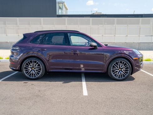 Certified 2025 Porsche Cayenne GTS AWD/4WD image 8