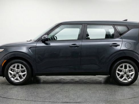 Used 2025 Kia Soul LX w/ LX Technology Package FWD image 5
