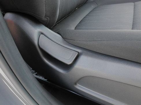 Used 2025 Hyundai Venue SE FWD image 13