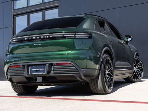 New 2025 Porsche Macan Electric image 11