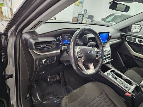 Used 2021 Ford Explorer XLT AWD/4WD image 8