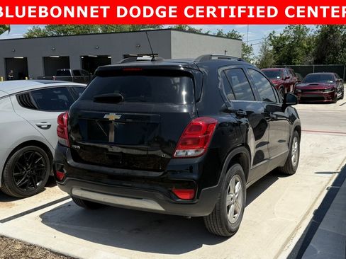Used 2019 Chevrolet Trax LT w/ LT Convenience Package FWD image 4