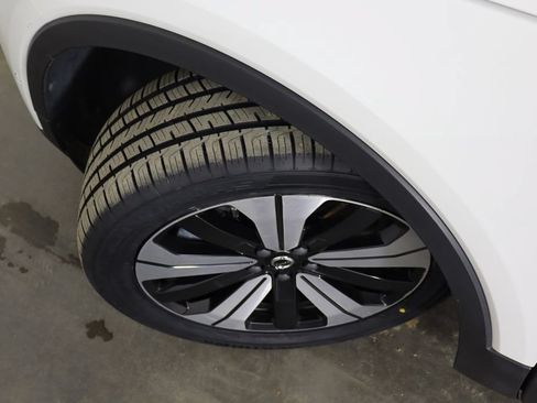 Used 2023 Volvo XC40 Recharge Plus AWD/4WD image 38