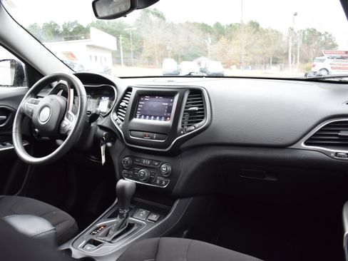 Used 2021 Jeep Cherokee Latitude image 26