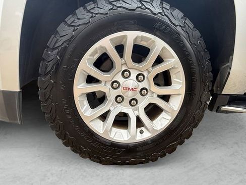 Used 2019 GMC Yukon XL SLT w/ Open Road Package AWD/4WD image 23