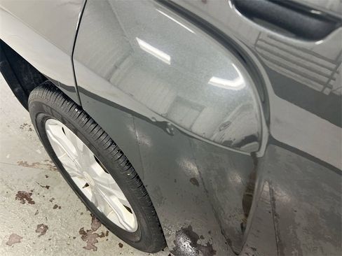 Used 2017 GMC Terrain SLE w/ Convenience Package image 32