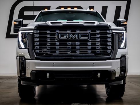 Used 2025 GMC Sierra 2500 Denali Ultimate AWD/4WD image 4