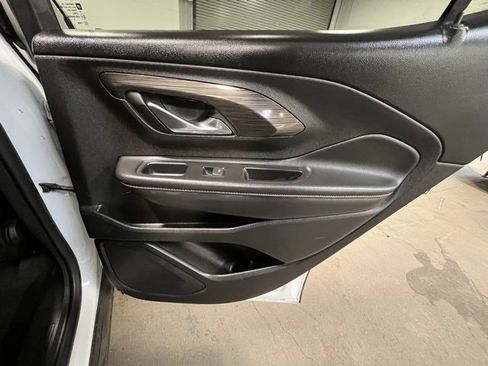 Used 2024 GMC Terrain SLT image 13