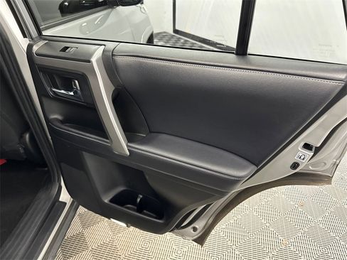 Used 2018 Toyota 4Runner SR5 Premium image 17