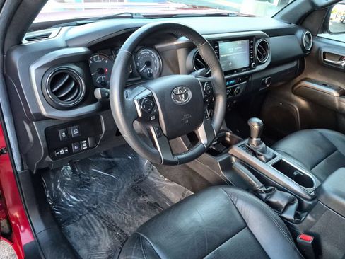 Used 2022 Toyota Tacoma TRD Sport w/ TRD Premium Sport Package AWD/4WD image 12
