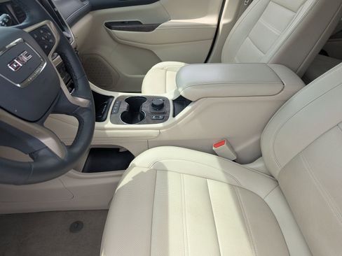 Used 2023 GMC Acadia Denali image 18