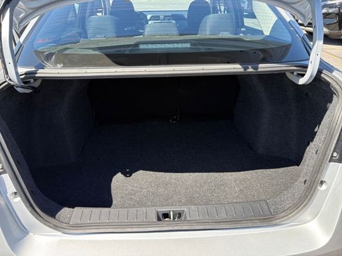 Used 2025 Nissan Versa SV FWD image 30