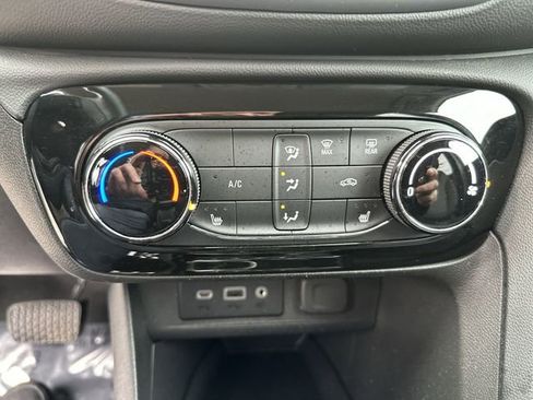 Certified 2023 Buick Encore GX Preferred w/ Cold Weather Comfort Package AWD/4WD image 20