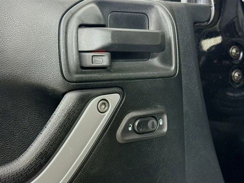 Used 2017 Jeep Wrangler Unlimited Sahara w/ Connectivity Group image 15