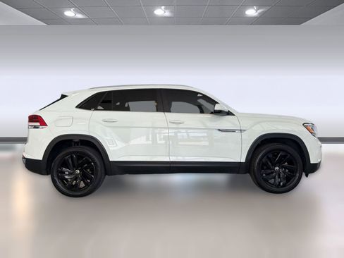 Certified 2022 Volkswagen Atlas Cross Sport SE w/ Panoramic Sunroof Package FWD image 8