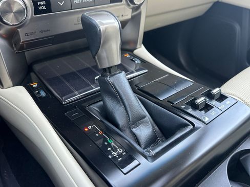 Used 2021 Lexus GX 460 Premium w/ Premium Plus Package AWD/4WD image 18