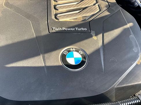 Used 2022 BMW X6 xDrive40i w/ M Sport Package image 32