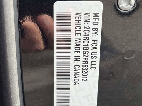 Used 2023 Chrysler Pacifica Touring-L image 24