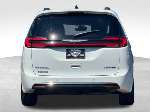 Used 2023 Chrysler Pacifica Limited FWD image 6