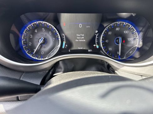 Used 2025 Chrysler Voyager LX FWD image 21