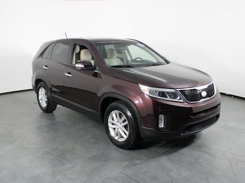 Used 2014 Kia Sorento LX image 11