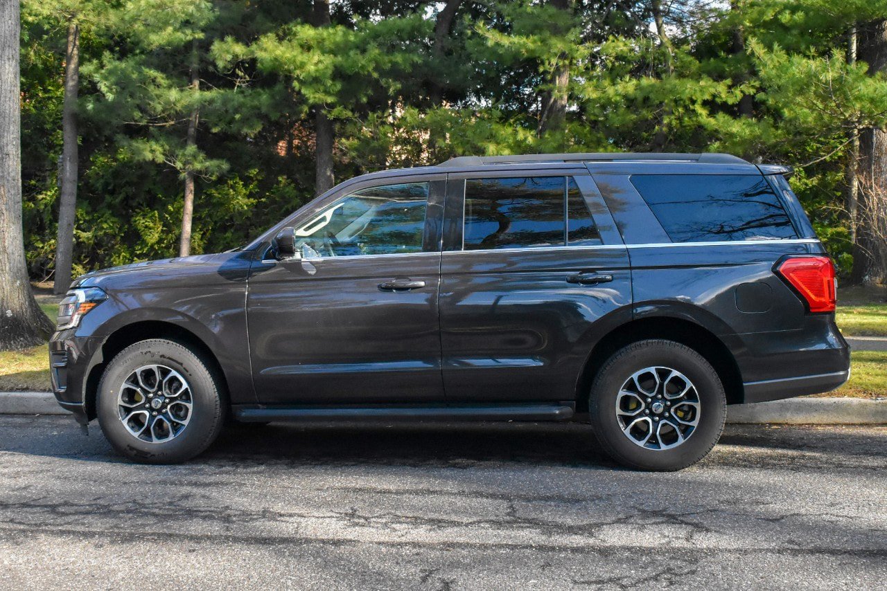 Used 2024 Ford Expedition XLT AWD/4WD image 4
