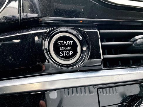 Used 2024 Nissan Pathfinder SV w/ Lighting Package (N92) image 30