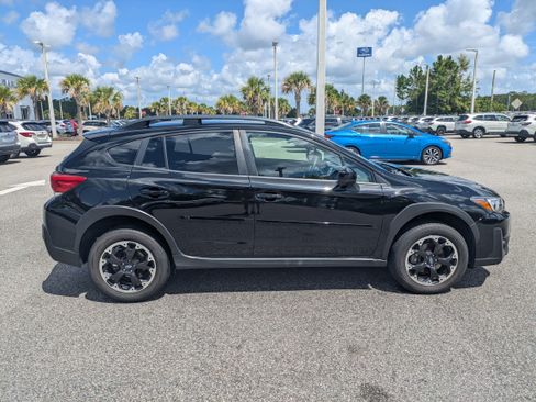 Certified 2022 Subaru Crosstrek 2.0i Premium w/ Moonroof Package image 3