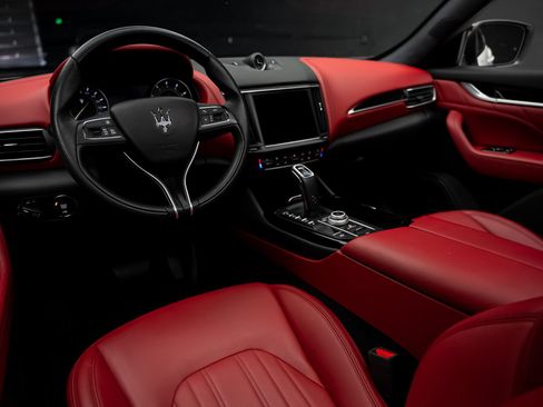 Used 2022 Maserati Levante GT AWD/4WD image 2