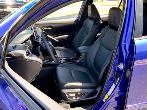 Used 2024 Toyota Corolla Cross XLE w/ Convenience Package FWD image 7