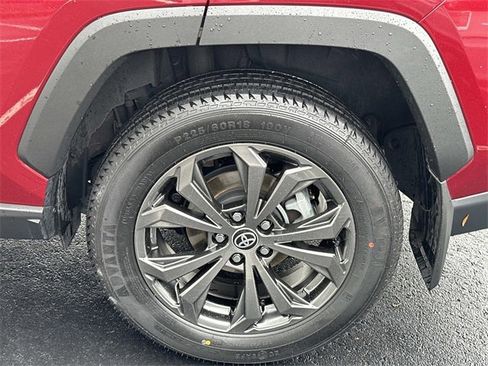 Used 2022 Toyota RAV4 XLE Premium image 10