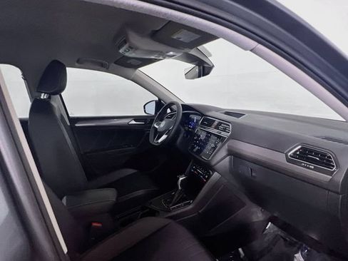Used 2023 Volkswagen Tiguan SE FWD image 21